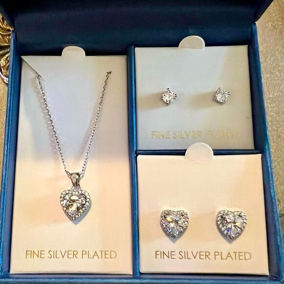 NIB Silver plated faux diamond pendant, necklace, and earring set~ moissanite CZ - Picture 1 of 6